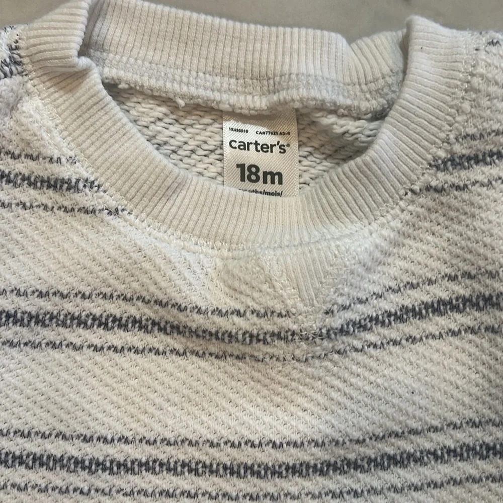 Carter's baby t-shirt, excellent condition, 18 months.